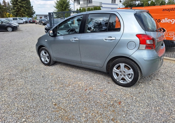 Toyota Yaris cena 20900 przebieg: 204000, rok produkcji 2010 z Wronki małe 137